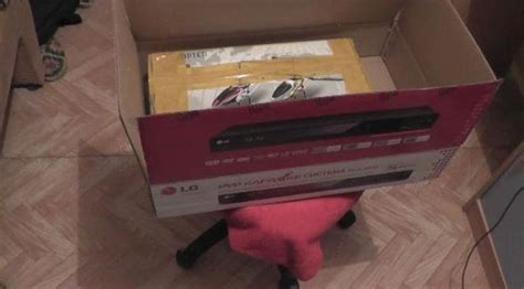 We have ideas for quirky novelty gifts and gadgets that men and women will find funny. Funny Birthday Gift Wrapping Prank (15 pics) - Izismile.com