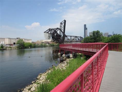 Since 2016, residents who purchase a pool membership are also allowed access to tom's lake at captain michael kilroy memorial park. Ping Tom Memorial Park, Chicago - Tripadvisor
