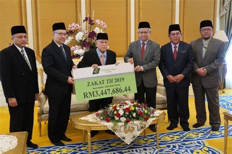 Zakat pulau pinang diwakili oleh ceo, en. Majlis Penyerahan Zakat TH 2019 Negeri Pulau Pinang ...