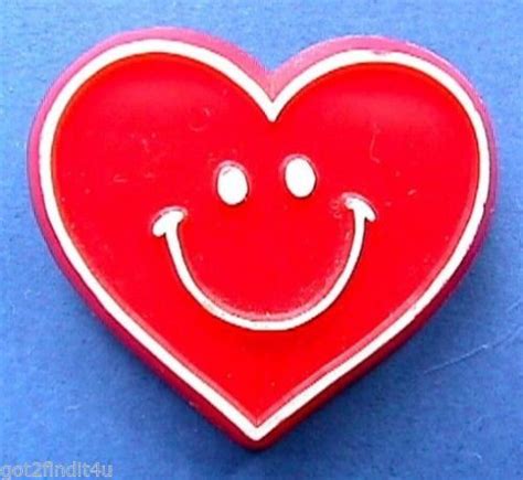 Hallmark Pin Valentines Day Smiley Face Red Heart Vintage Holiday Lapel