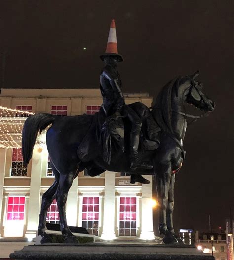 Από τον γιώργο καπουτζίδη στα υπόγεια ρεύματα: Γιώργος Καπουτζίδης: Η υπέροχη θέα από το παράθυρό του στη ...