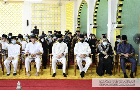 Majlis kahwin diraja kelantan brunei | sembah tahniah. Berita 2021 - Berangkat ke Istiadat Pemakaman Diraja paduka...