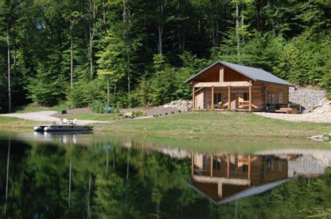 Situated in wawa in the ontario region and sandy beach reachable within 11.2 miles, catfish lakefront cabins & campground features accommodation with free wifi, bbq facilities, a private beach area and free private parking. Moosehead Lake is 1 1/2 acres in size and is stocked with ...