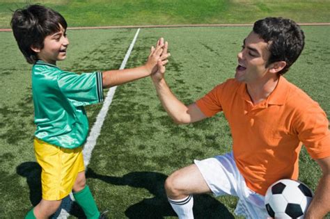 Diez Reglas Para Padres Que Ven Jugar Al Fútbol A Sus Hijos