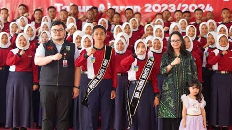 Bupati Kediri Kukuhkan Siswa Siswi Sma Dharma Wanita Pare Boarding