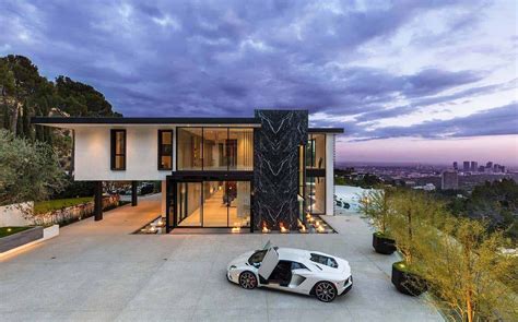 Sumptuous Luxury Modern Home With Views Over The La Skyline Hollywood Hills Homes Luxury