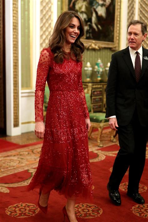 Kate Middleton Lleva Un Vestido Rojo Con Lentejuelas De Needle And