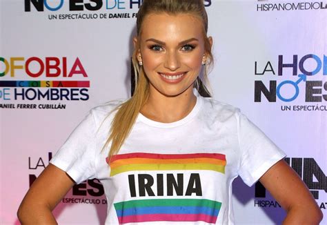 Irina Baeva Se Graba En El Baño Luciendo Un Trikini Blanco Y Su