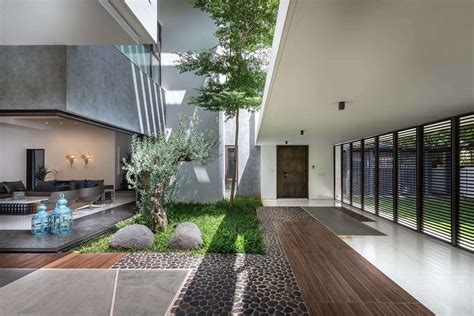 Pin By Juan Polanco On Home Style Courtyard Design Modern Courtyard