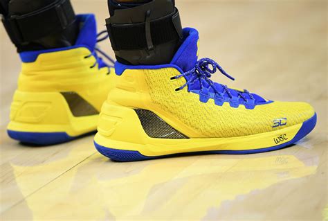 Under armour gives steph curry sneakers for his birthday. Stephen Curry Signs Shoes Kid | Sole Collector