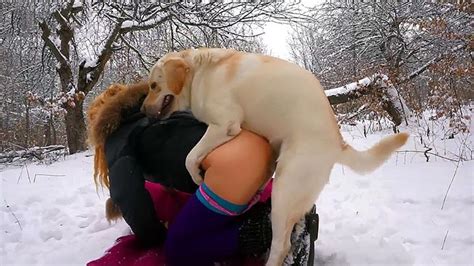 Dog Licks Womans Pussy From Behind And Fucks It In Xxx