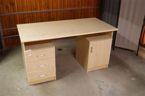 Sollten sie jedoch speziellere anforderungen an ihren schreibtisch stellen, überlegen sie sich, welche bauform ihren bedürfnissen am ehesten entspricht. Schreibtisch kaufen auf Ricardo