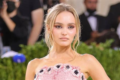 Lily Rose Depp Net Worth In 2022 How Much Money Does Johnny Depps