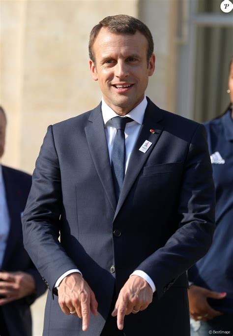 Le Président De La République Emmanuel Macron Au Palais De Lelysée à