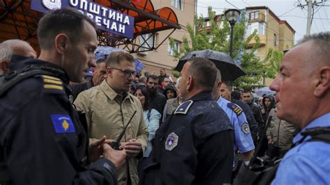 Serbs Clash With Police In Nothern Kosovo Over Elected Albanian Officials Euronews