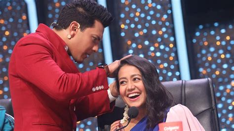 Indian Idol 11 Gajra Moment For Neha Kakkar And Aditya Narayan Iwmbuzz