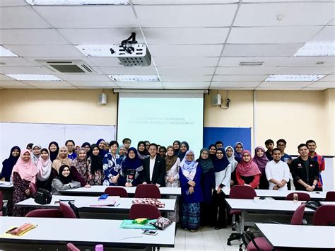 Pasalnya, kebutuhan akan perawatan kesehatan merupakan sebuah kebutuhan yang tidak pernah habis. Industrial Talk by KKM and IEC Speakers | Syafiqah Saidin ...