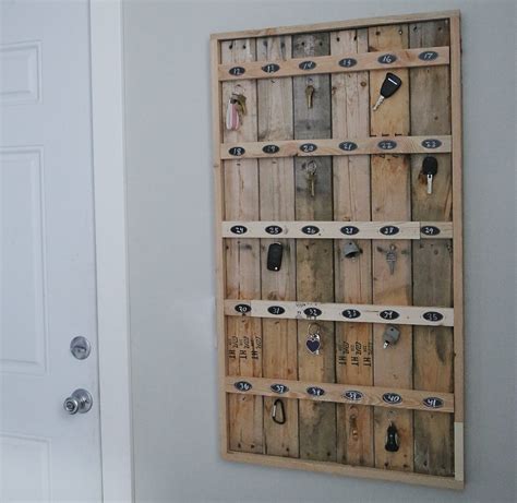 Ana White Reclaimed Wood Pallet Hotel Key Rack Diy Projects