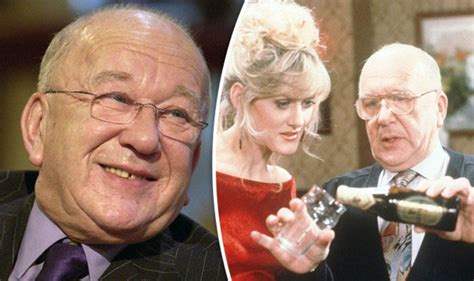 Roy Barraclough Dead Coronation Street Star Dies Age 81 Following