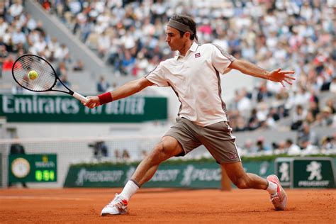Roger federer will play at the french open and will prepare for it at a clay tournament in his native switzerland next month. Roger Federer pas in 2021 weer in actie na knieoperatie - NRC