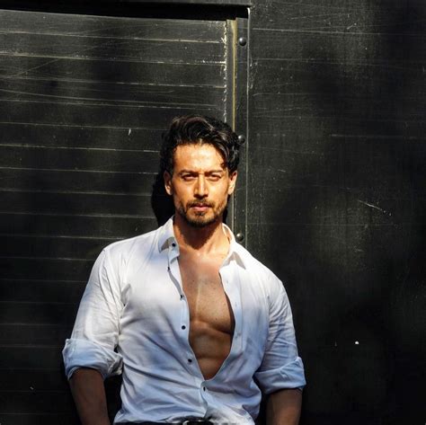 Shirtless Bollywood Men Tiger Shroff S Hot White Shirt Unbuttoned Series