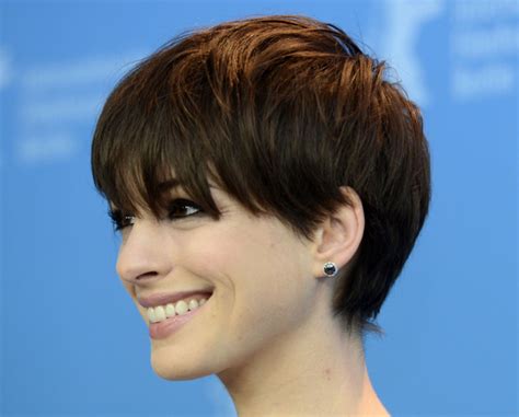 Anne Hathaway Has The Best Bangs Ive Seen In A Long Time Glamour