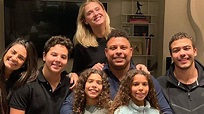Quién es quién en esta foto de familia de Ronaldo - AS.com