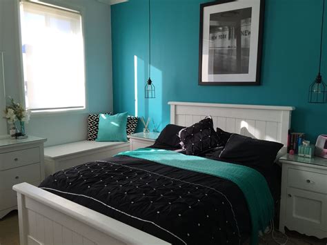 It is girls who often have a favorite color and goes all the way choosing it for their almost every accents like copper, gold or silver would definitely blend with this color scheme, giving additional bling for an already glamorous combination. Perfect teenage girl bedroom makeover with teal (Aqua ...
