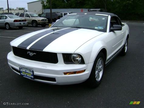 2008 Performance White Ford Mustang V6 Deluxe Convertible 64821330