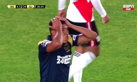 Alianza Lima Vs River Plate El Gol Mal Anulado A Jefferson Portales En El Monumental América
