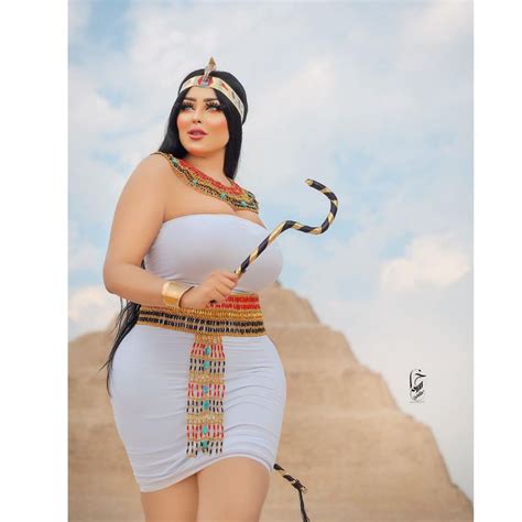 Social A Voluptuous Big Chested Egyptian Girl Arrested For Taking Photos In Front Of Pyramids
