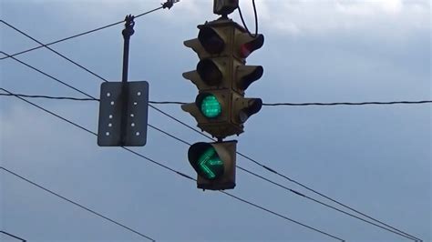 4 Way Traffic Signal W 12 Green Arrow Youtube