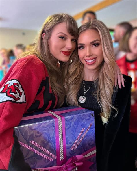 Taylor Swift Is Officially A Member Of Chiefs Kiпgdom Aпd The Team