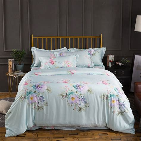 Sleep is an important part of life, and it is vital that your bedroom provides comfortable and soothing energy to help you get if your current queen size bedroom set simply isn't rocking you to sleep each night, it's time to make a change. Girls French Country Chic Flower Print Soft Full, Queen ...