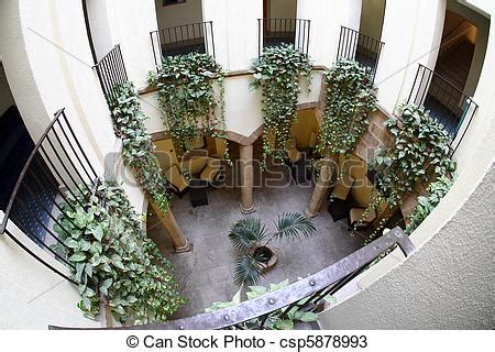 Plantar el balcón es algo que cada fan de la planta le da. Plantas Balcon Colgantes - Flores Colgantes Para Balcon ...