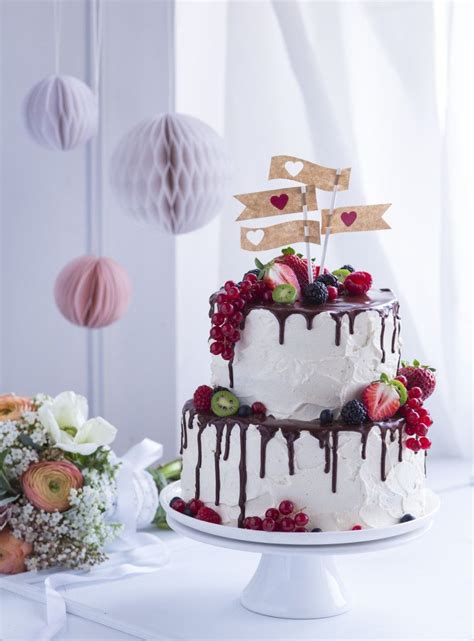 Hochzeitstorte Nusstorte Mit Vanille Buttercreme Wedding Cake Prices