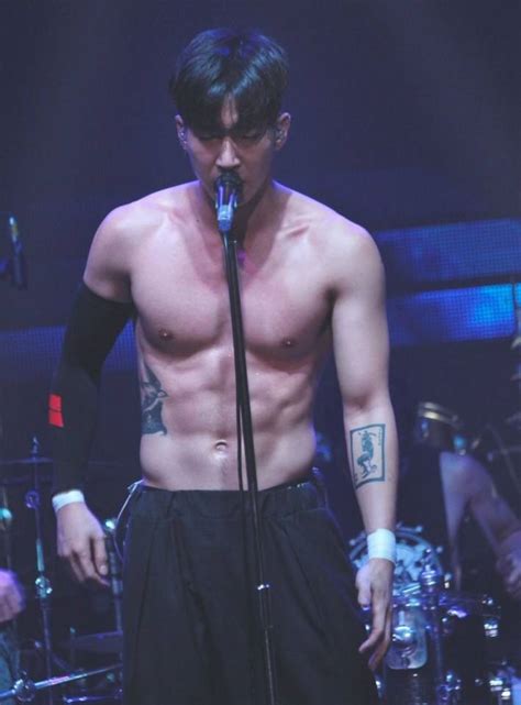 นักร้องหนุ่ม โตโน่ ภาคิน ตอบตรงๆ ชัดๆ ที่แรก บทเรียนความรักเก่า และการก้าวเดินสู่ความรักใหม่กับ ณิชา นางเอกรุ่น. บ้าโตโน่