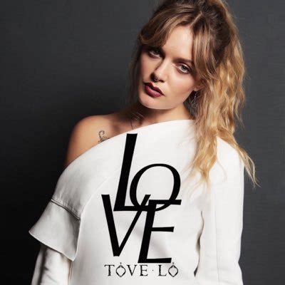 Love Tove Lo On Twitter Her Breast Move Tovelo Flashes Chest At