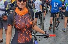 bicycle triathlon female cyclist