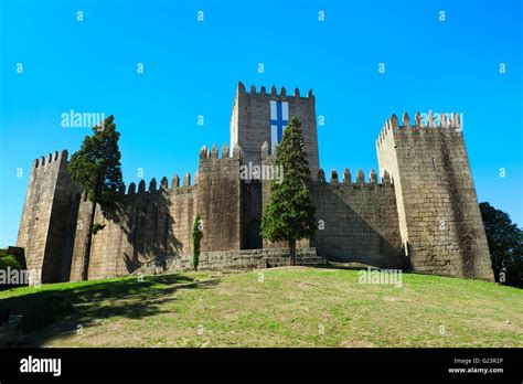 T Castelo De Guimaraes Hi Res Stock Photography And Images Alamy
