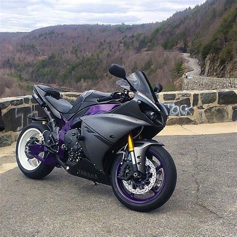 Yamaha R1 Crossplane Yamaha R1 Yamaha Sport Female Motorcycle Riders