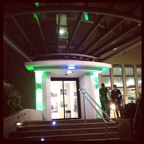 I never worked out why they allowed you to turn into the entrance but then stopped everyone at right angles to the oncoming traffic. Holiday Inn Birmingham Airport | Birmingham airport ...