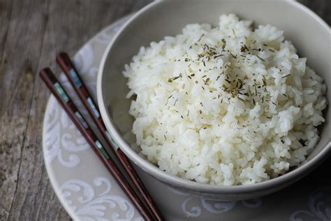 Cómo cocinar arroz en microondas. Cómo hacer arroz en blanco al microondas. Receta fácil ...