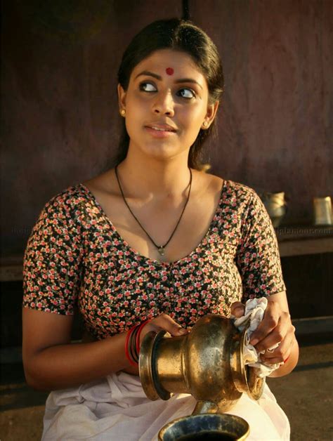 Actress Iniya Stills Hd Saree Navel In Malayalam Cineactressstills Cine Actress Stills
