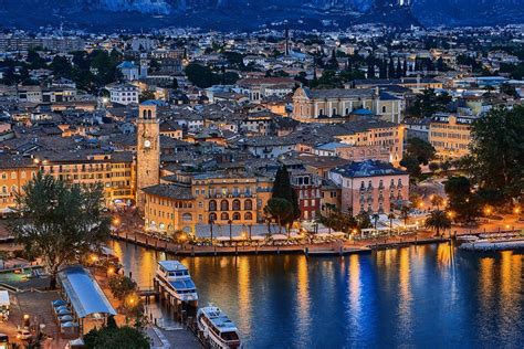 Su eurekasa trovi annunci immobiliari ricercabili per prezzo e hai la possibilità di entrare in contatto diretto con l'agenzia immobilare. Riva del Garda | Cosa vedere a Riva del Garda