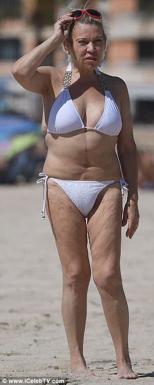 Tina Malone Flaunts Her Slimmed Down Physique In Spain Daily Mail Online