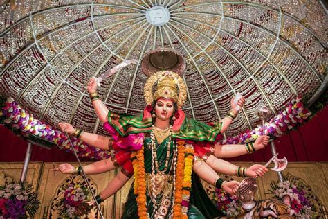 Shardiya Navratri 2021 | Famous Hindu Festival