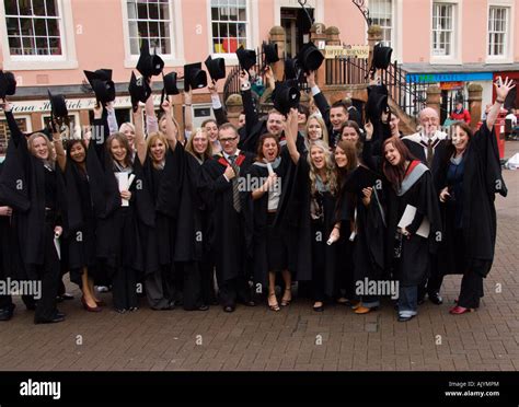 Graduates Wearing Gowns Stock Photos & Graduates Wearing Gowns Stock Images - Alamy