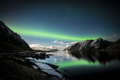 デスクトップ壁紙 山々 夜 湖 自然 反射 ロフォーテン ノルウェー オーロラエ 月光 雰囲気 2048x1367