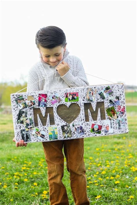 These ideas, which are great for mother's day, are both pretty and practical, and will make her smile. 25 DIY Christmas Gifts For Mom - Homemade Christmas ...